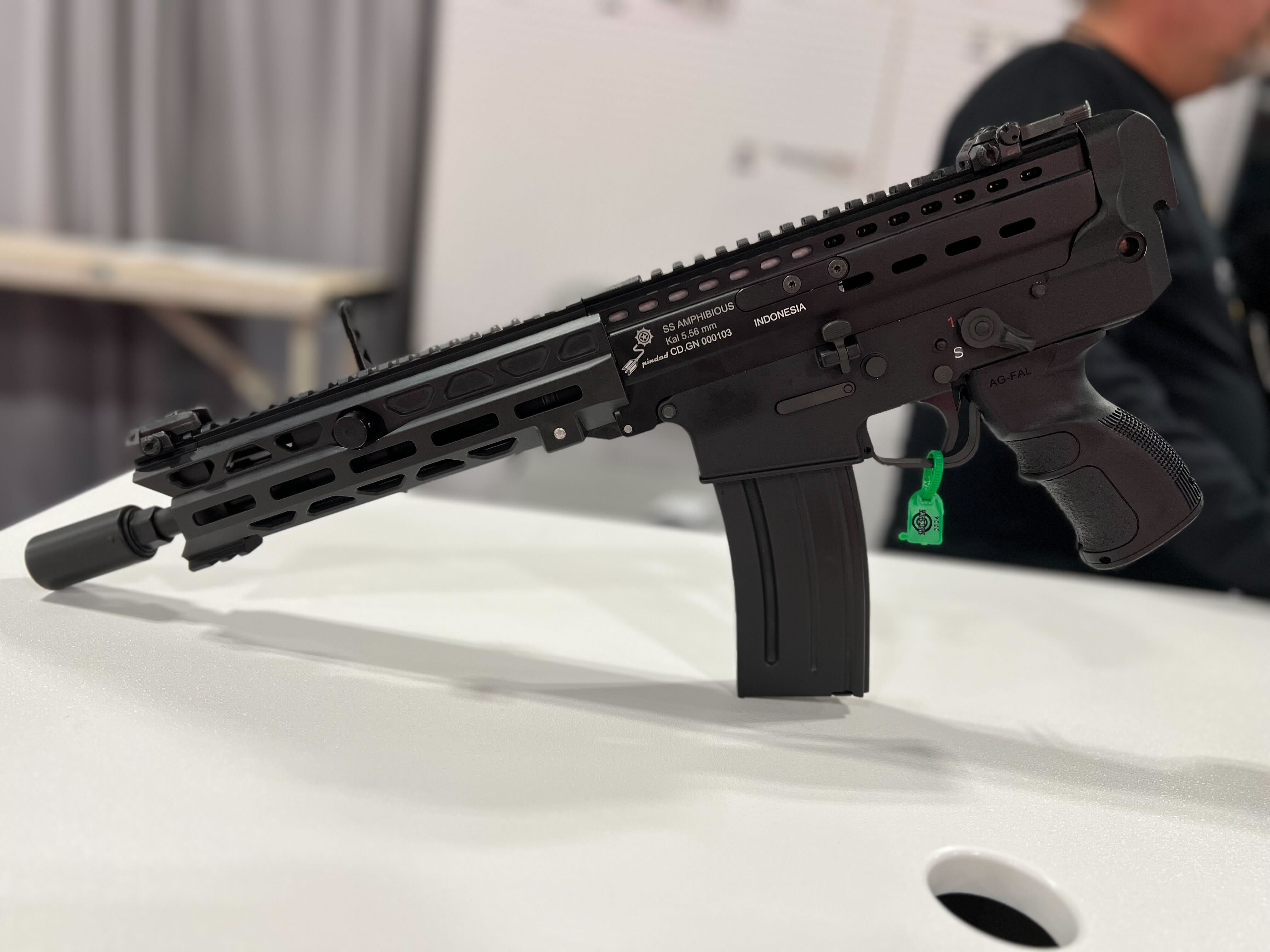 Left side view of the Pindad SS Amphibious